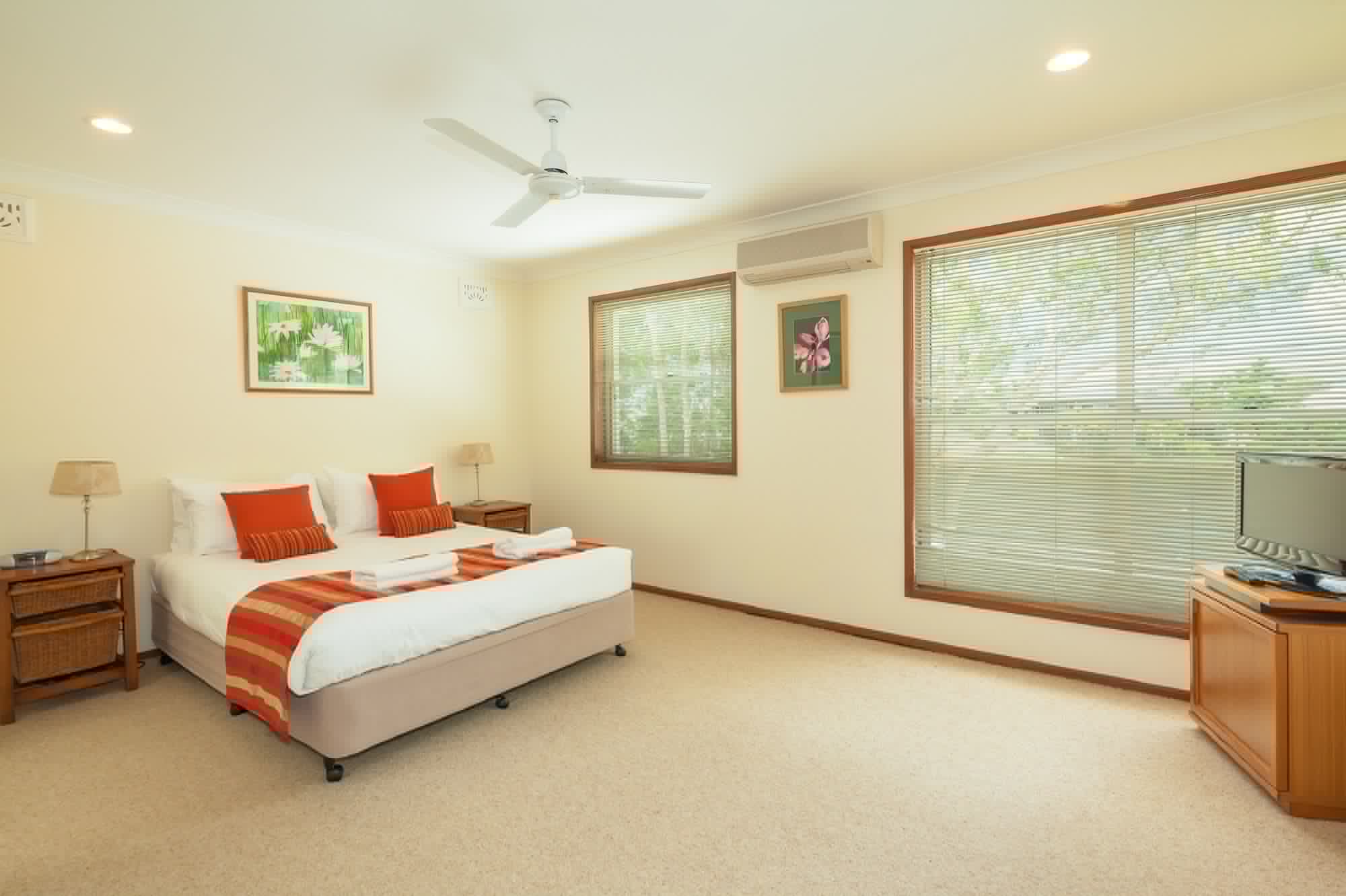 3 BEDROOMS, DELUXE, WATER FRONT