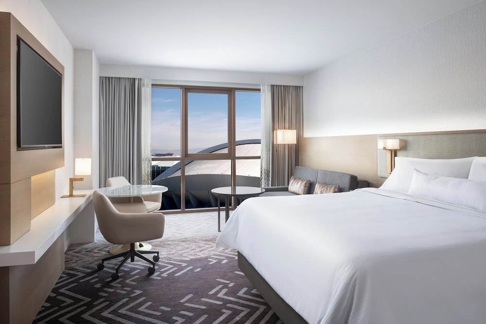 ROOM, KING BED, ACCESSIBLE