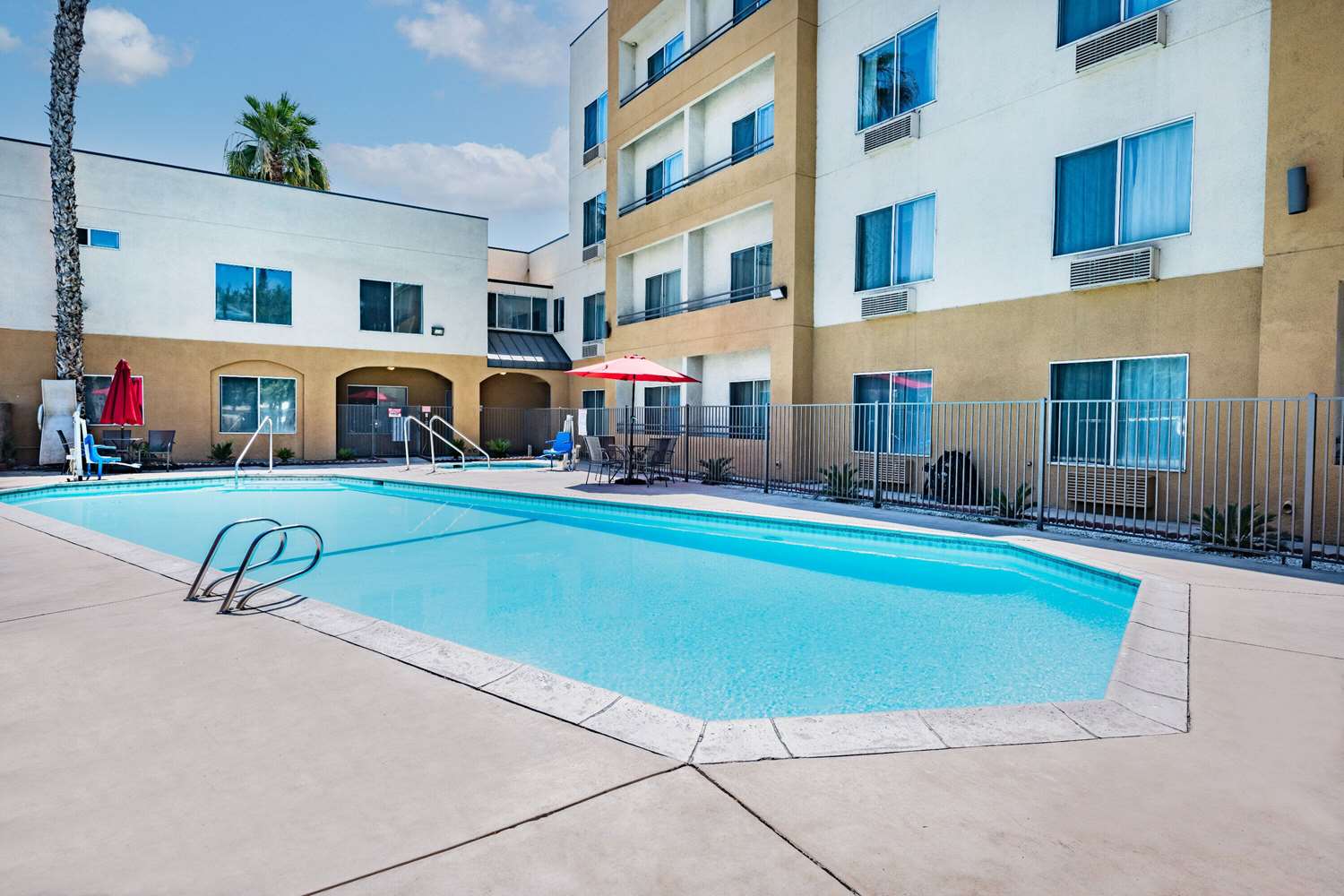 Ramada by Wyndham Bakersfield North 42/44