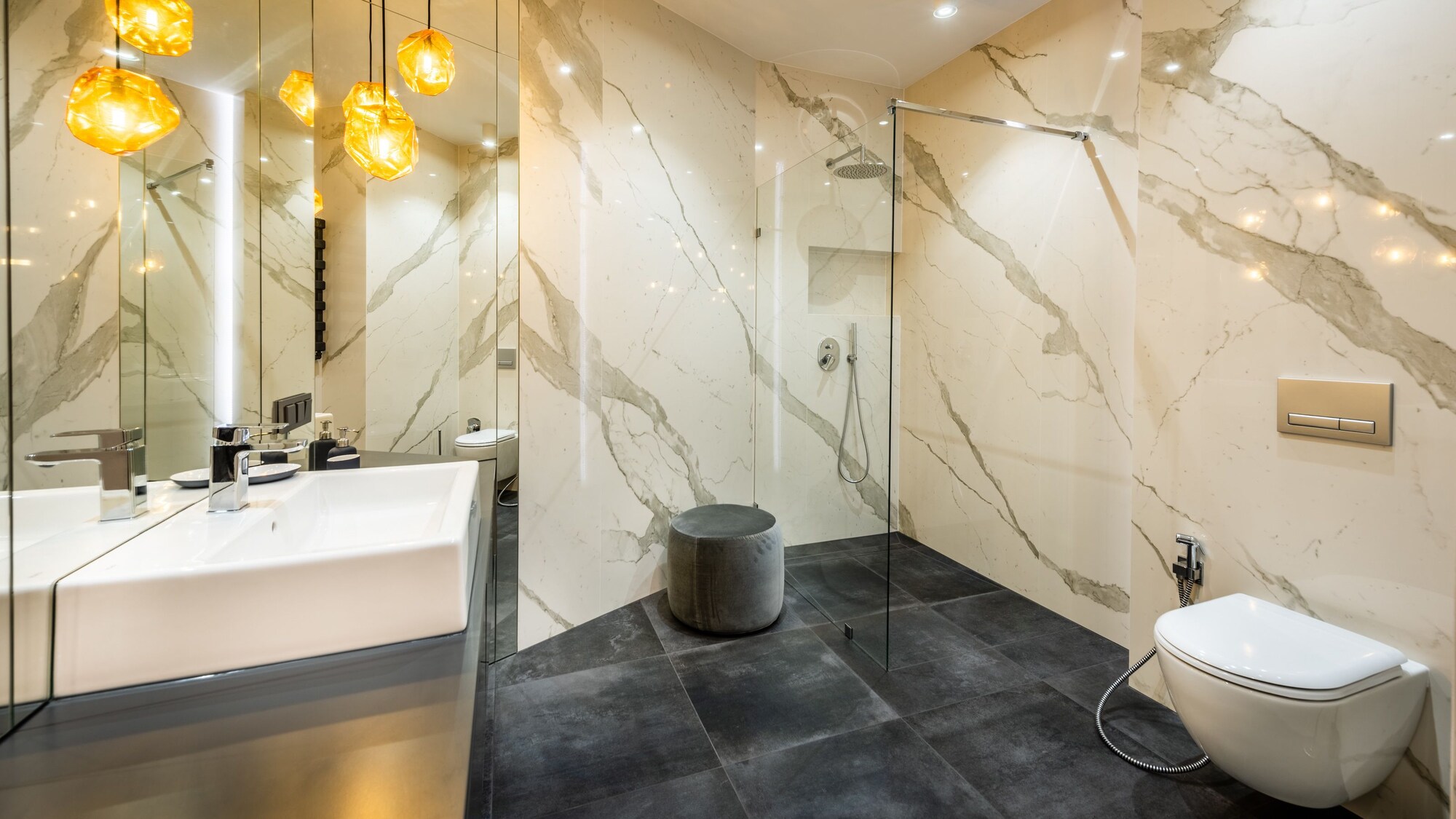 شقة حصرية بسرير كوين بغرفة نوم واحدة مع أريكة، A11 Apartments & Spa Dermique 2/2