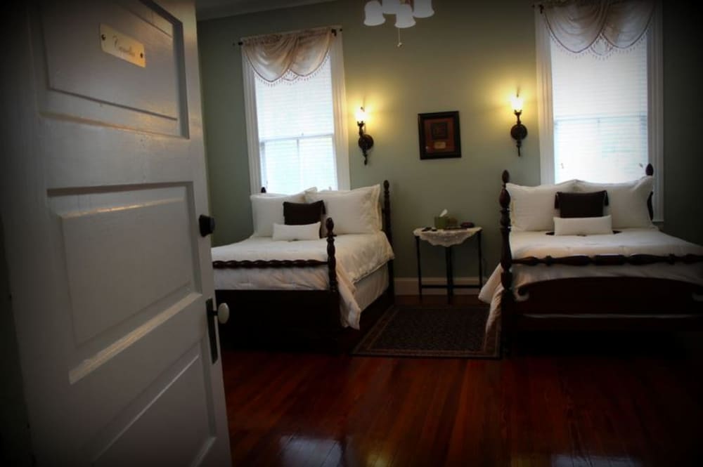 Sweet Cane Inn 24/29
