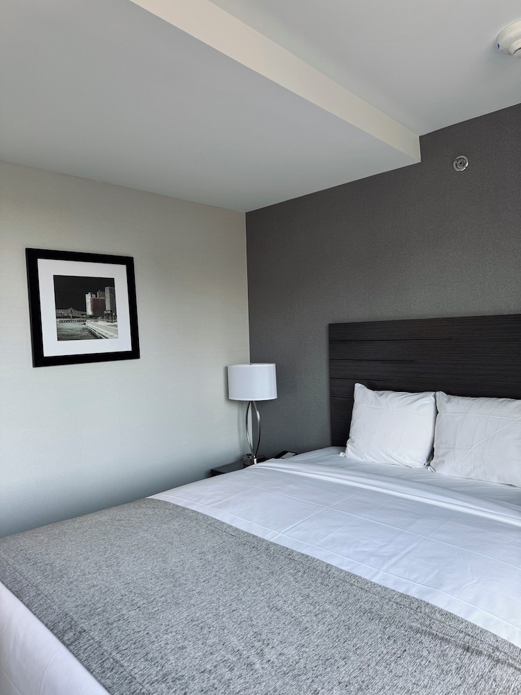 Capital Hotel Long Island City 5/15