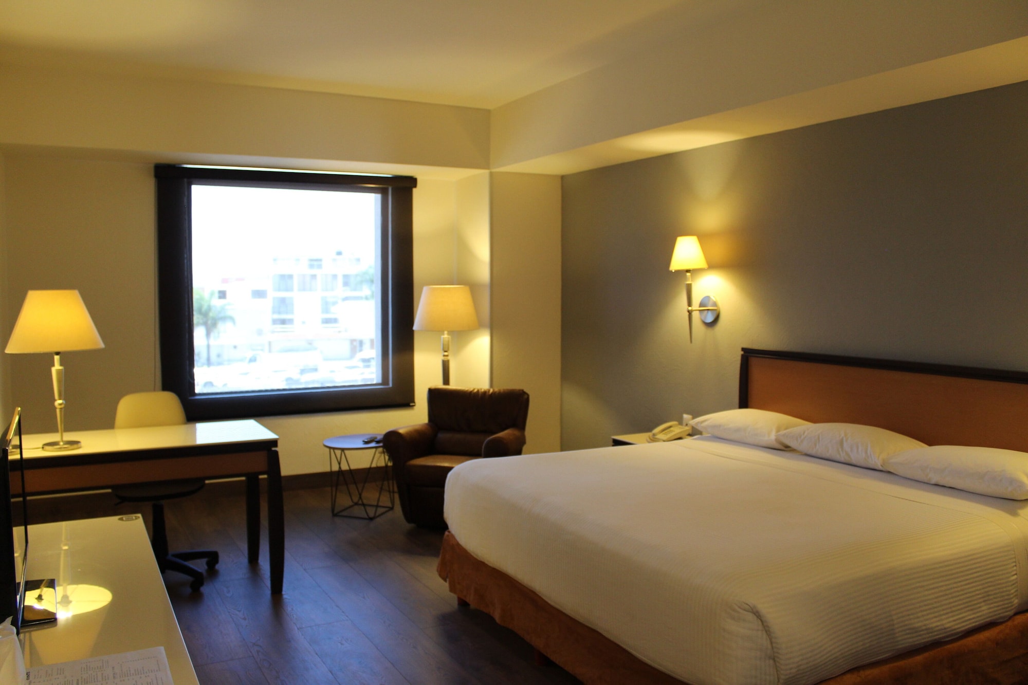 SUPERIOR, KING BED