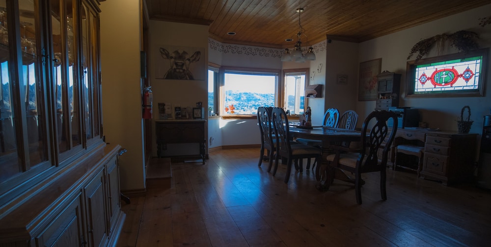 Tucker Peak Lodge 50/64