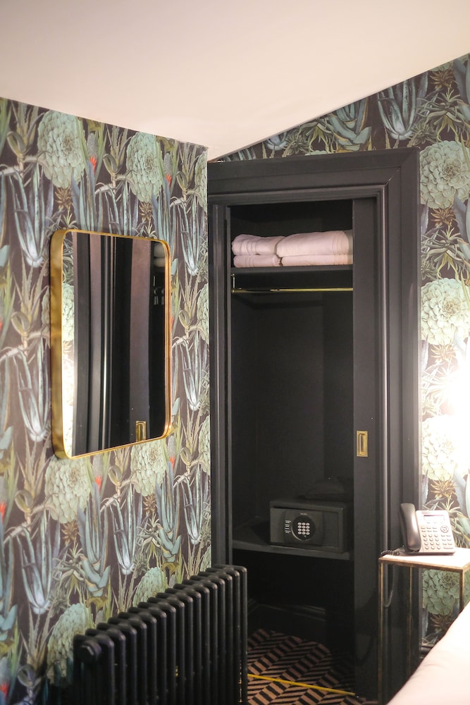Lock & Key Hotel 41/69