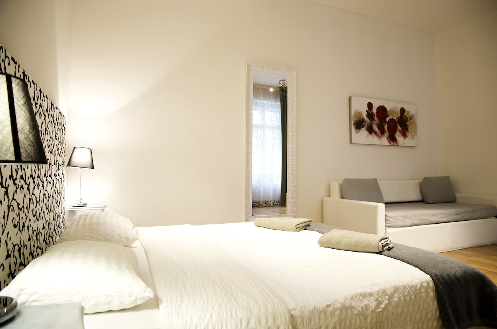 Dolce Vita Suites Hotel 9/48