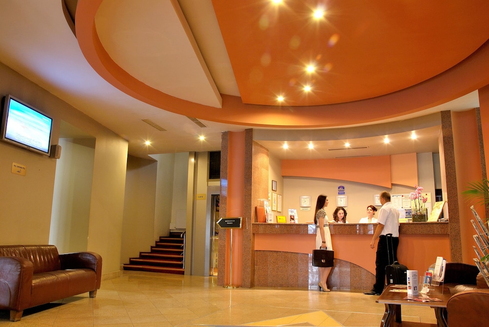 Astoria Hotel 8/50