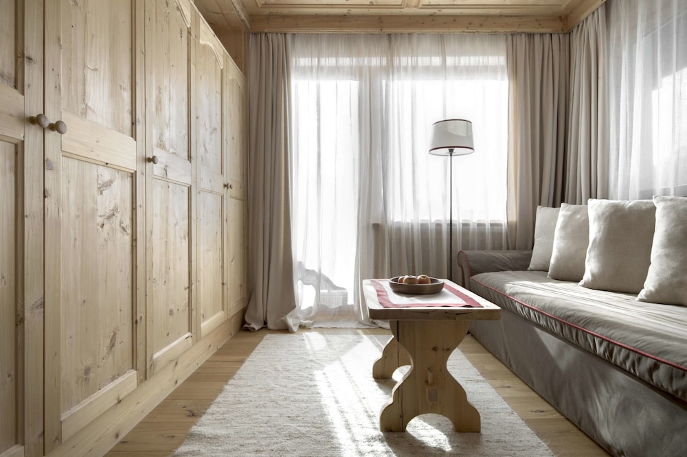 Hotel Tyrol 52/66