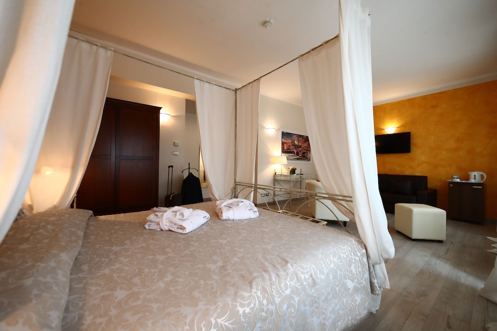 Hotel Italia 7/42