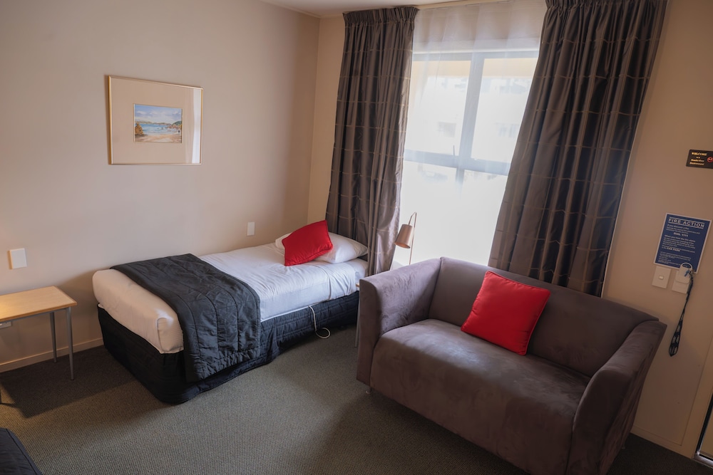 Victoria Court Motor Lodge 46/60