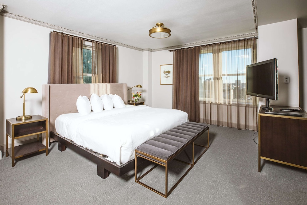 Hotel Phillips Kansas City Curio Collection by Hilton 21/50