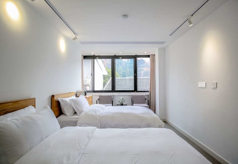 ROOM, TWIN BEDS, MOUNTAIN VIEW