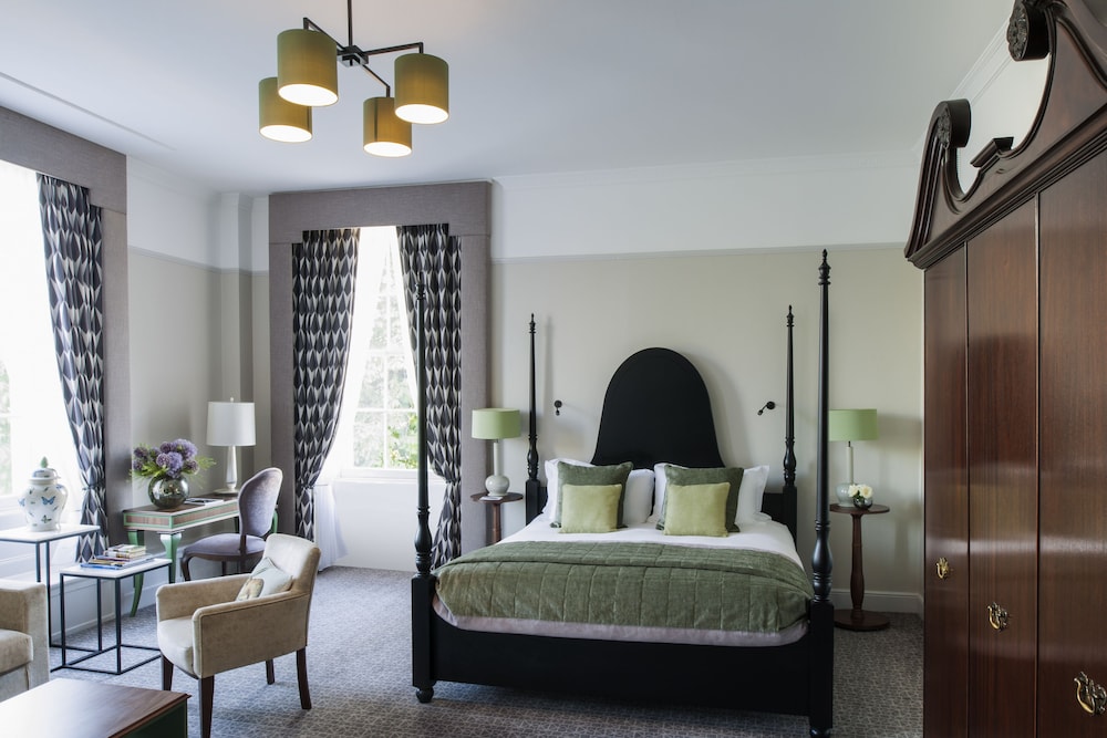Queens Hotel Cheltenham 34/53