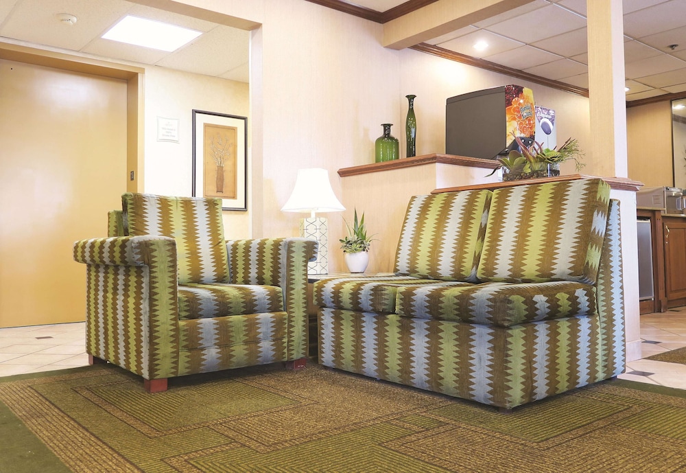 La Quinta Inn Milwaukee Airport/Oak Creek 39/53