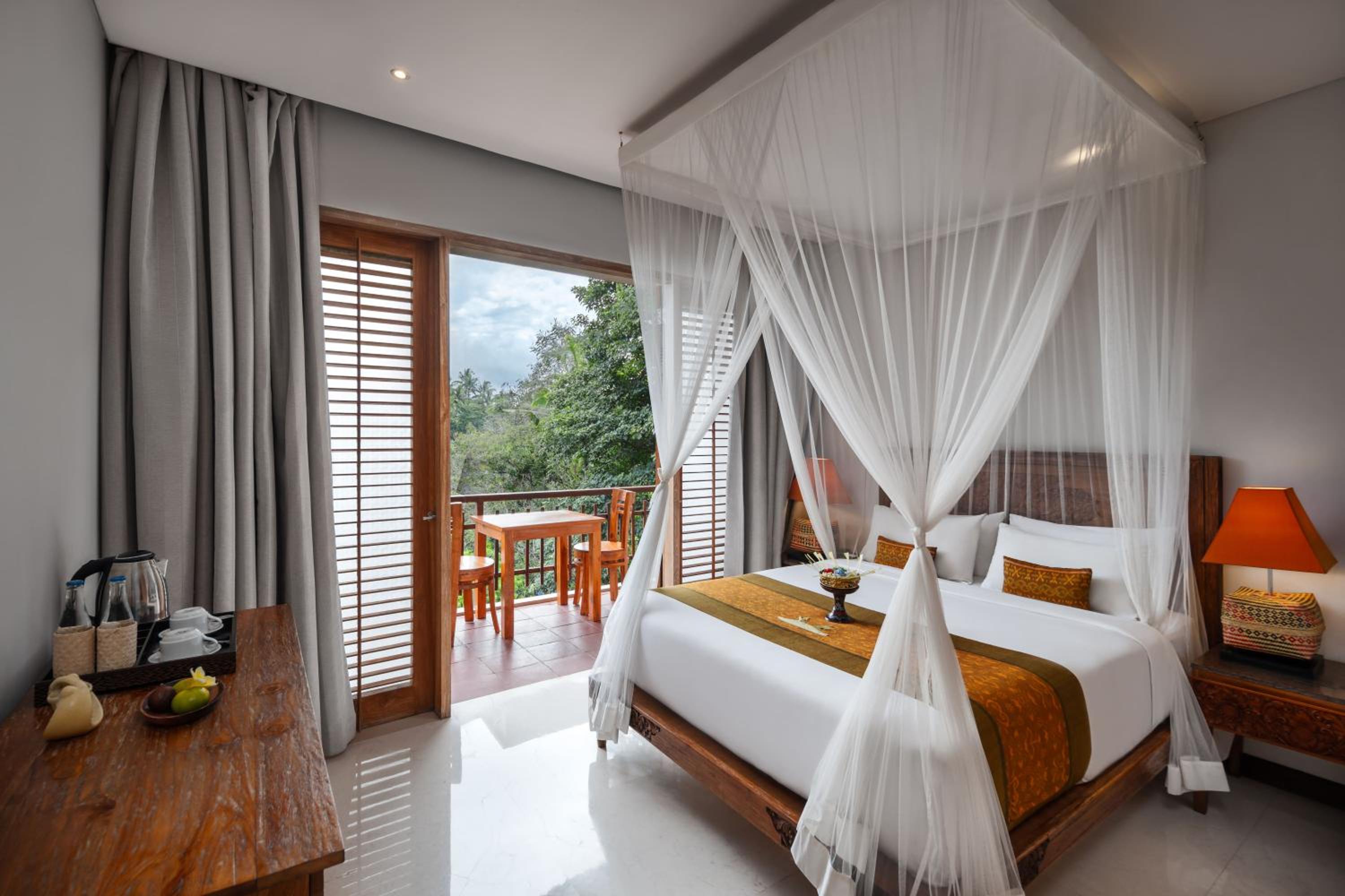 DELUXE, DOUBLE OR TWIN BED, BALCONY