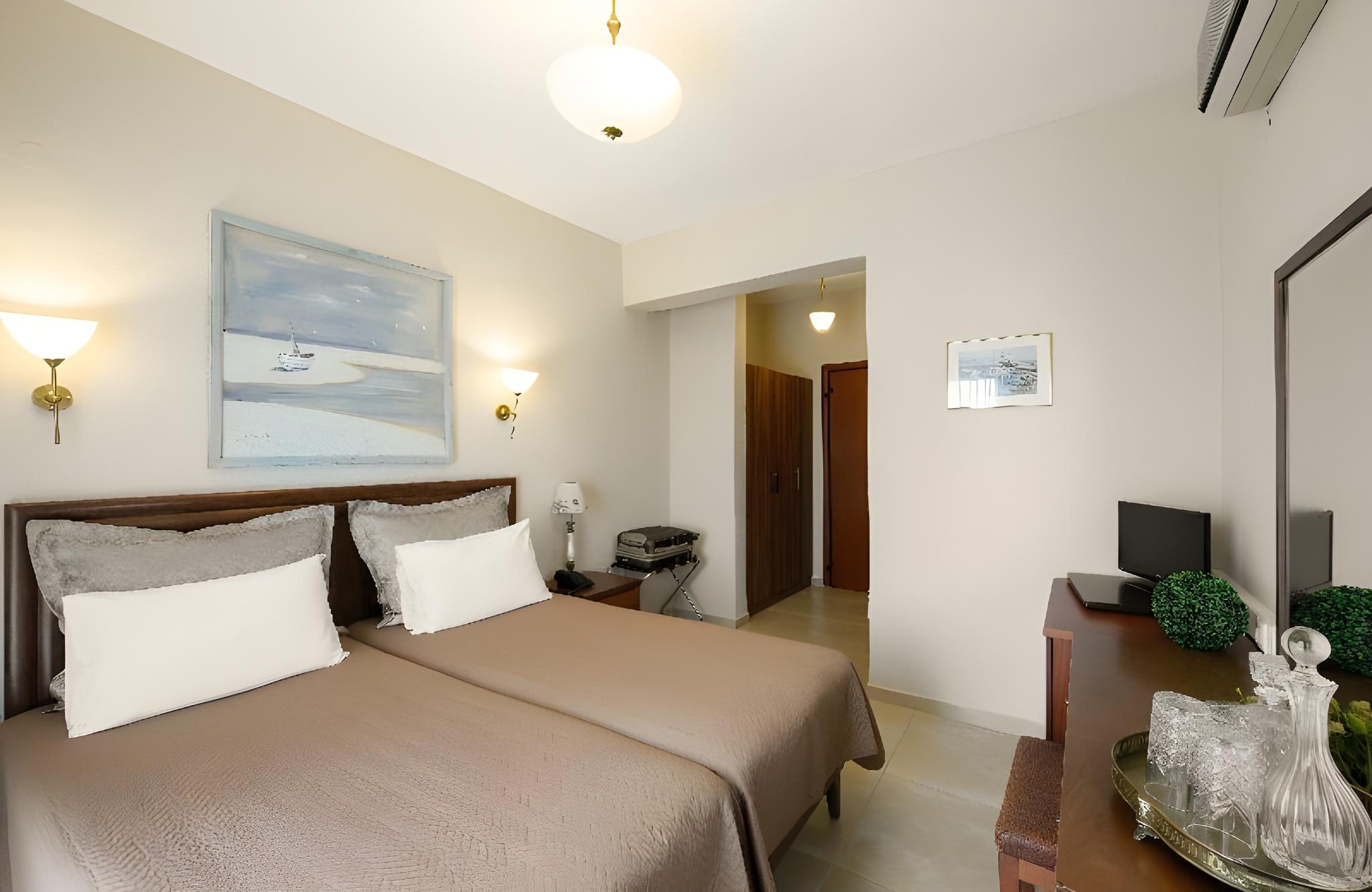 SINGLE ROOM