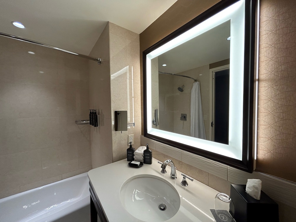 Room, 2 Queen Beds, Pool View, Sheraton Austin Georgetown Hotel Conference Center 10/17