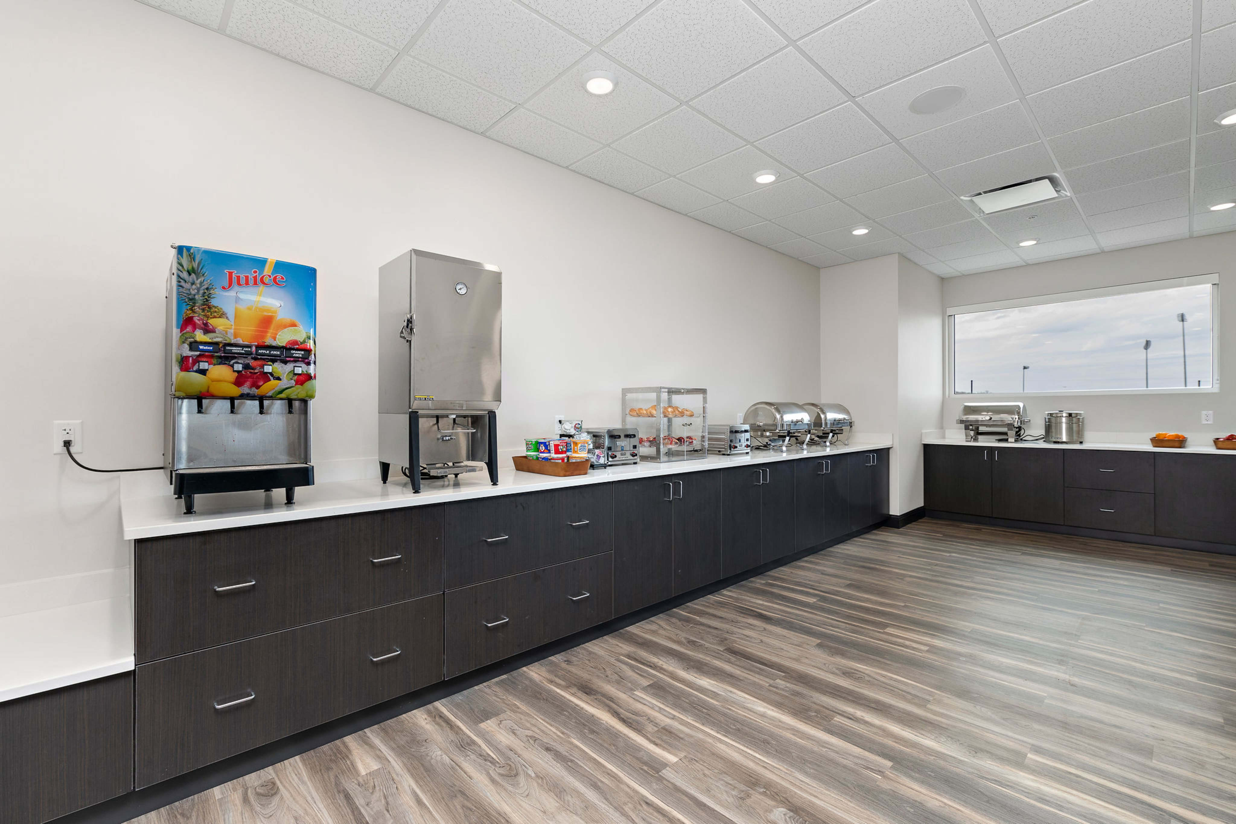 Holiday Inn Express Kansas City North Parkville, an IHG Hotel 8/50