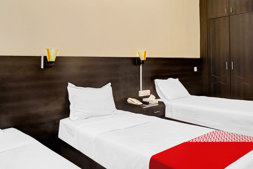 Super OYO 800 Moon Creek Hotel 15/22