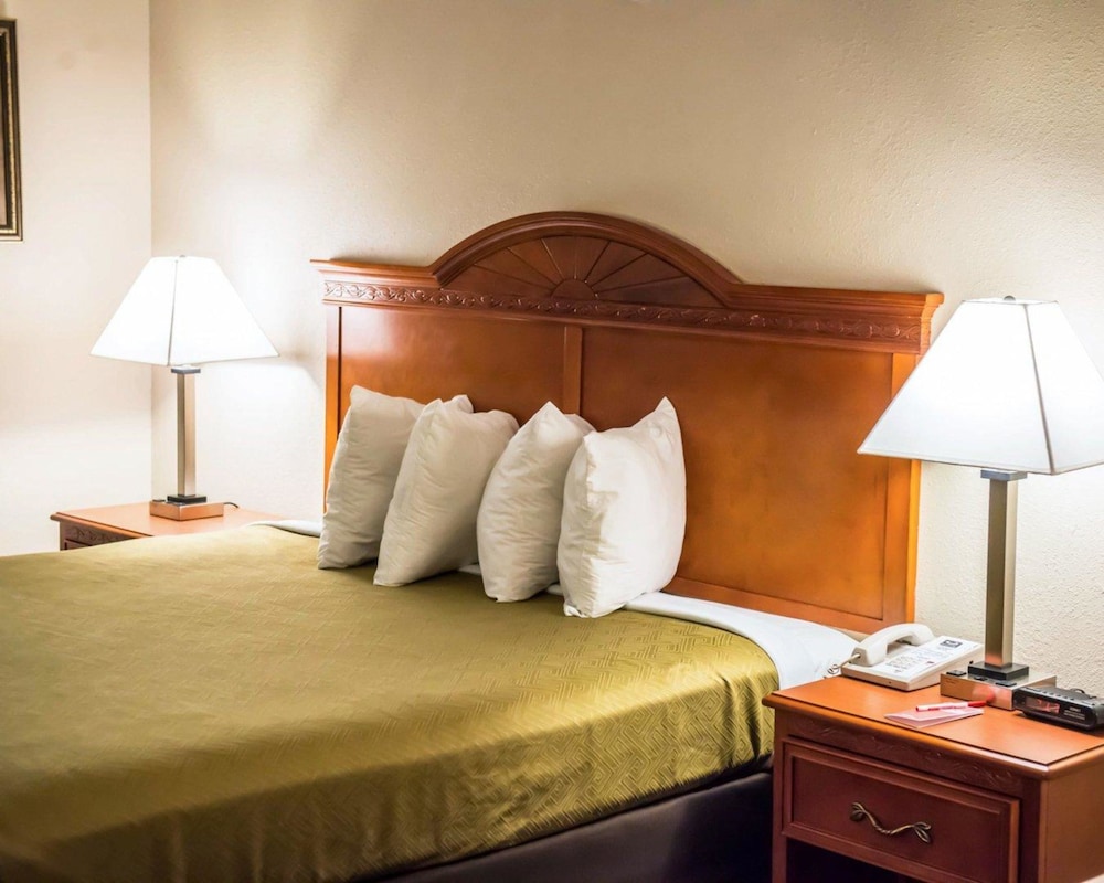 Econo Lodge Panama City St. Andrews 33/44