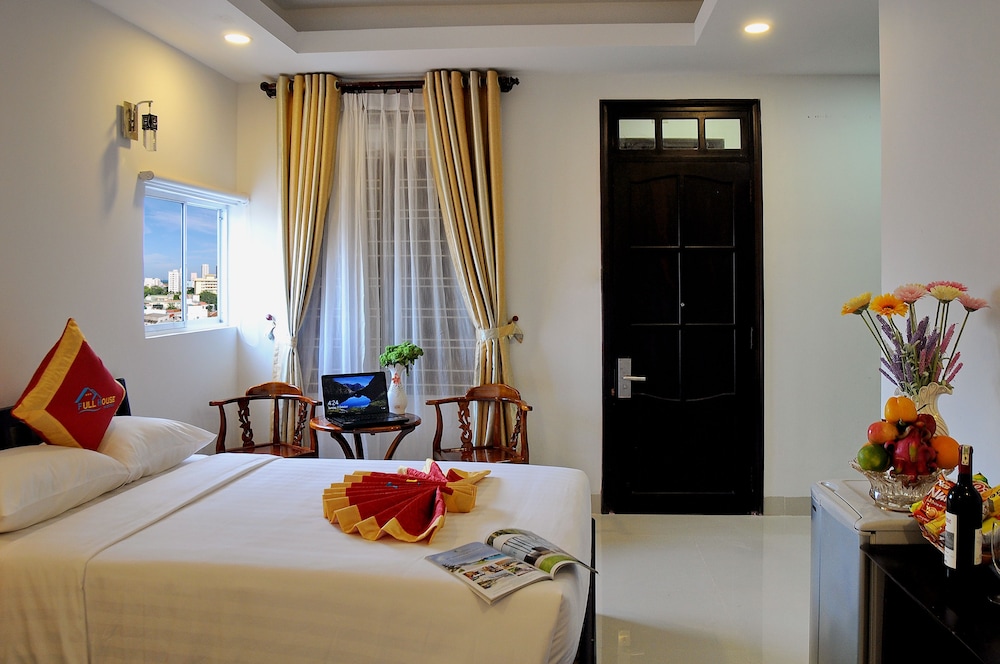 Full House Hotel 12/66