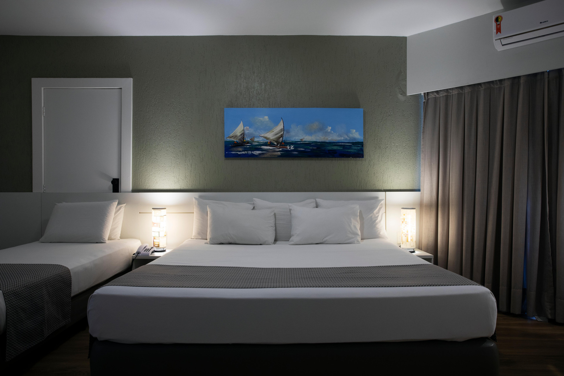 Suite, Triple, Lateral Side Sea View