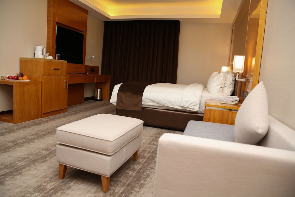 Gloria Hotel 11/20