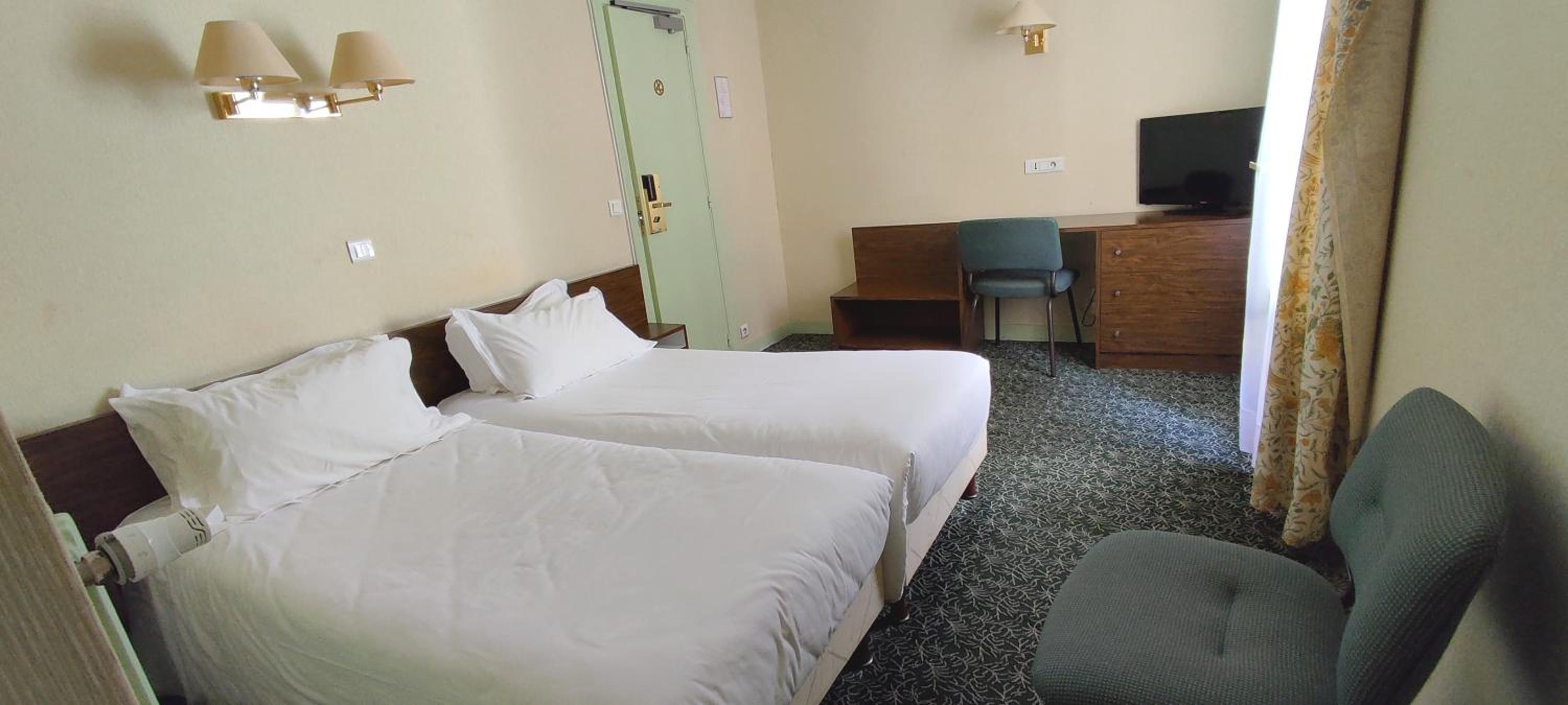 Adjoining, 2 Double Beds
