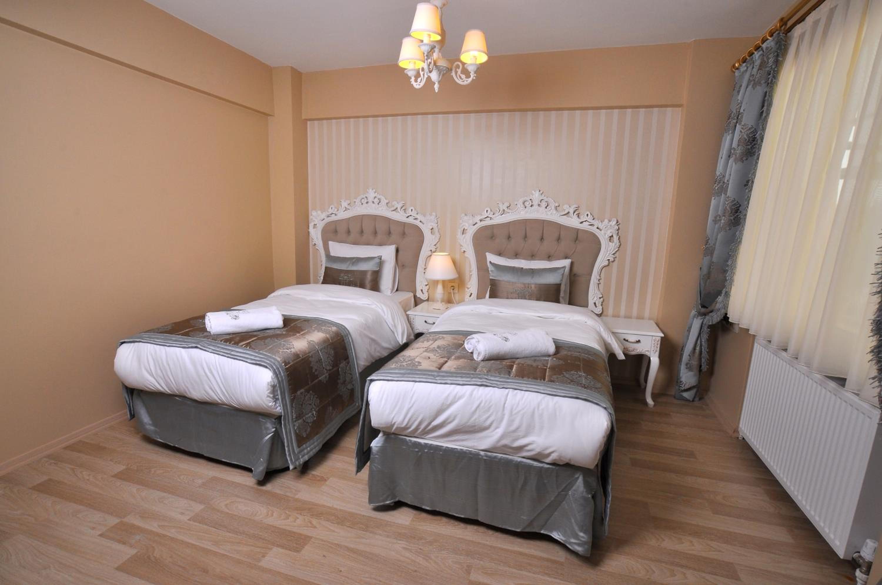 Family, Basement, 1 Double and 1 Single Bed, No Window