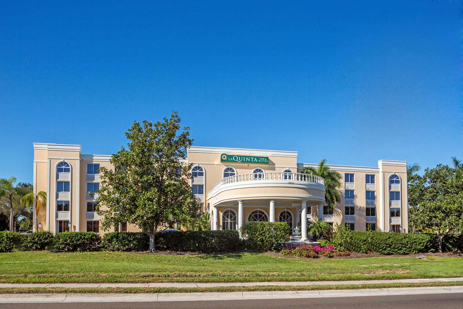 La Quinta Inn & Suites by Wyndham Sarasota Downtown 4/52