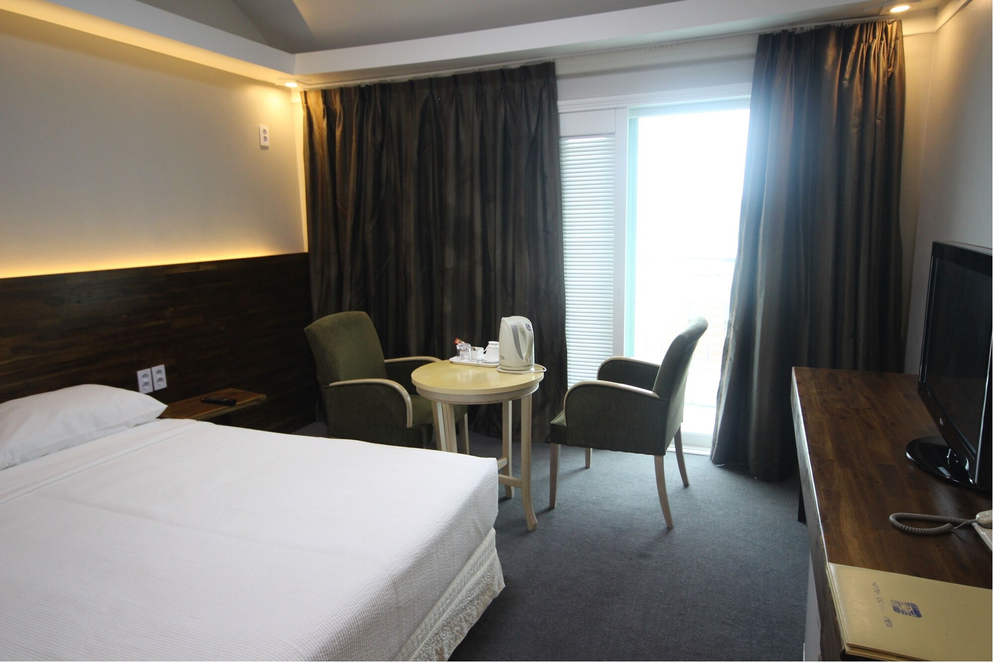 ROOM, BALCONY