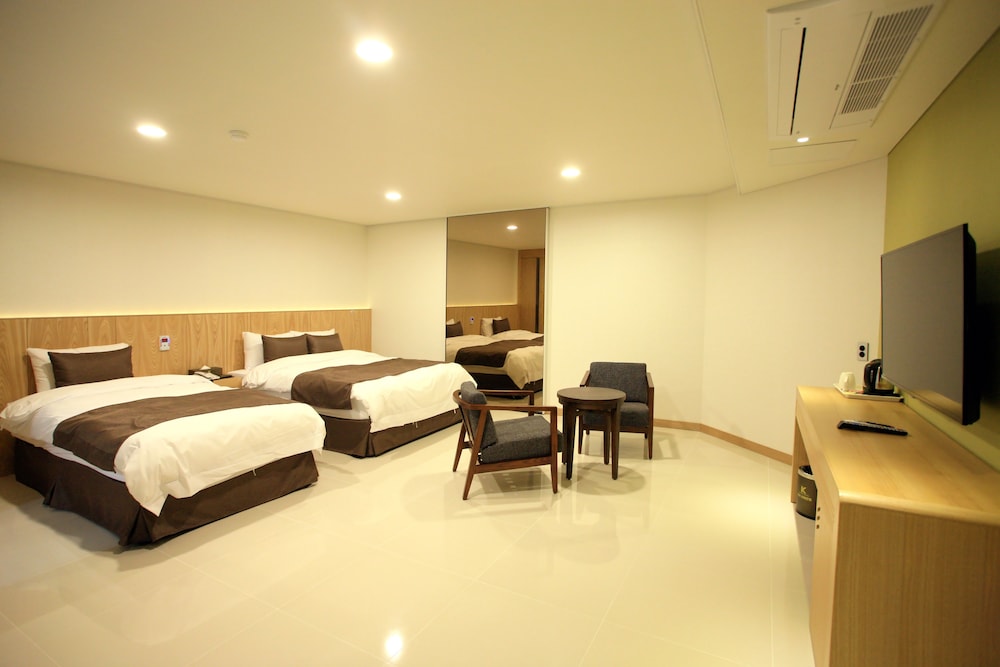 K Tourist Hotel 14/24