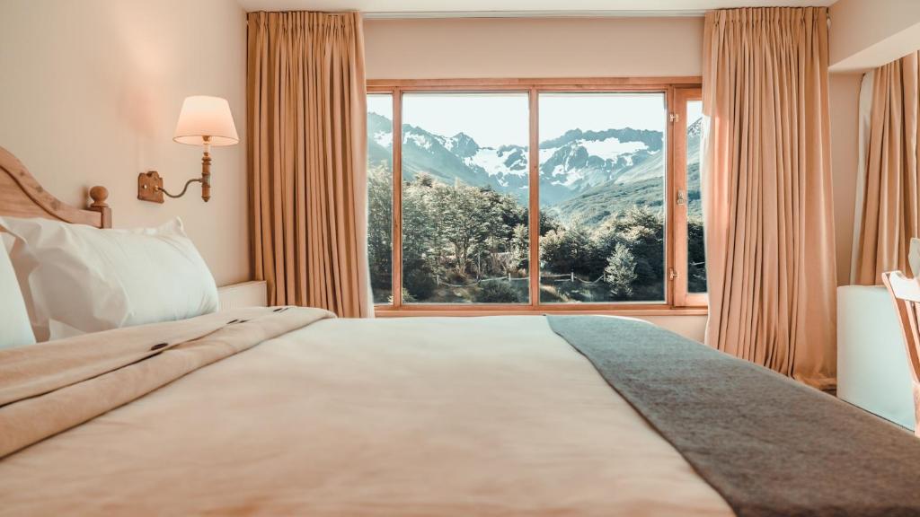 Junior Suite, Double Bed, Glacier View