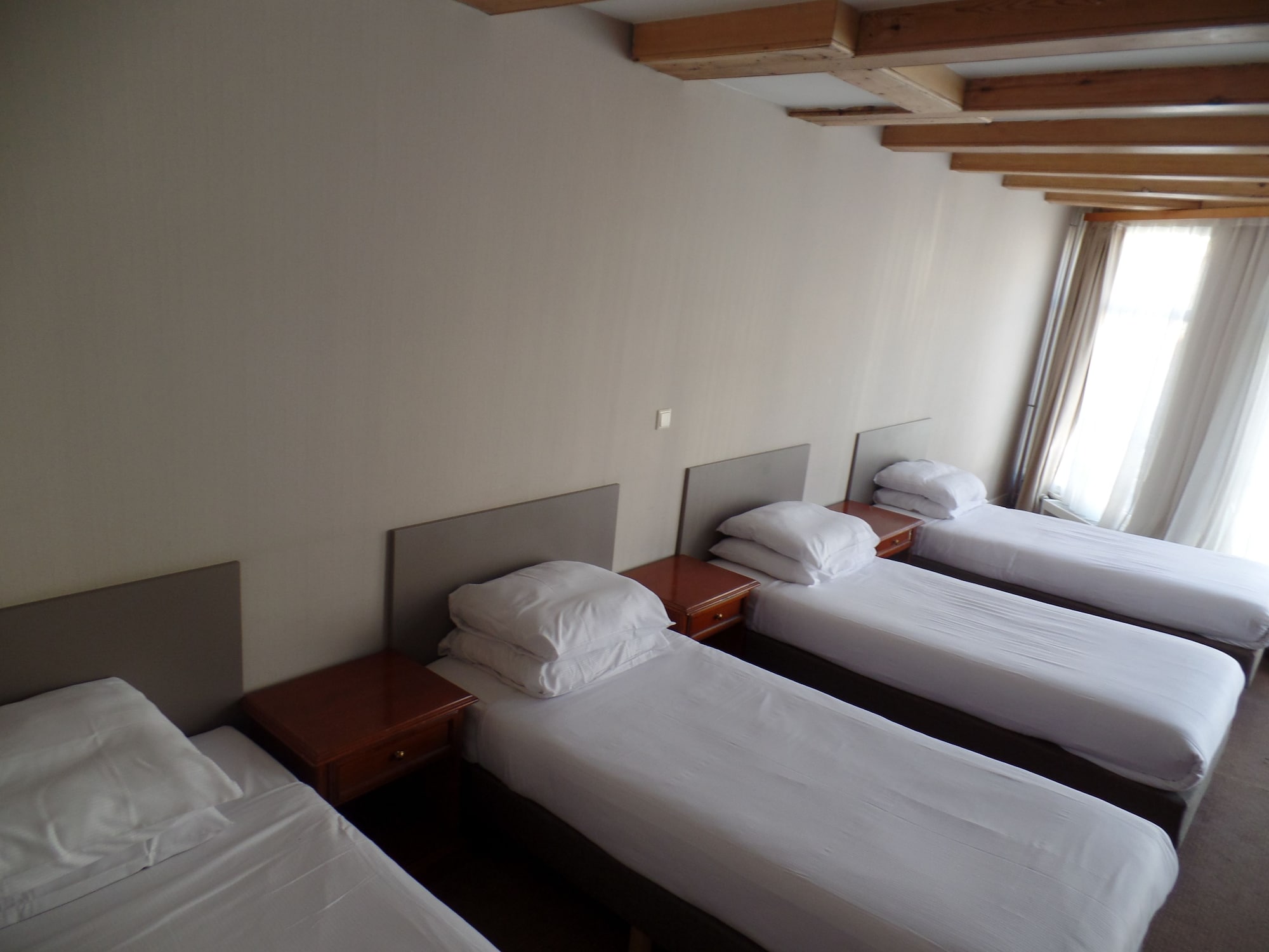 ROOM, QUADRUPLE
