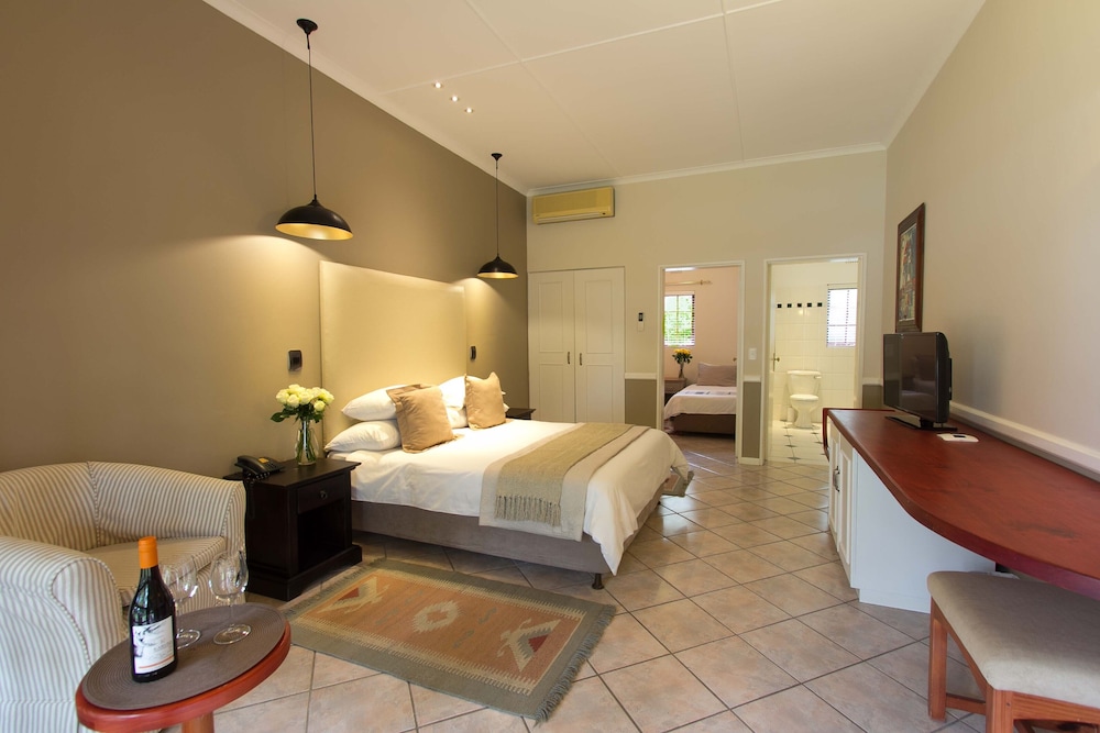 HLANGANA LODGE 16/56