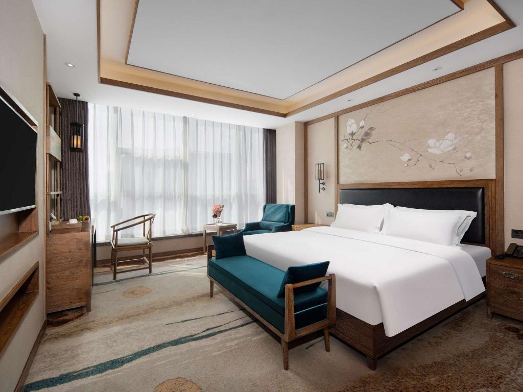 SUPERIOR, KING BED, CITY VIEW