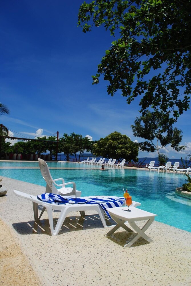 Almont Beach Resort 8/35
