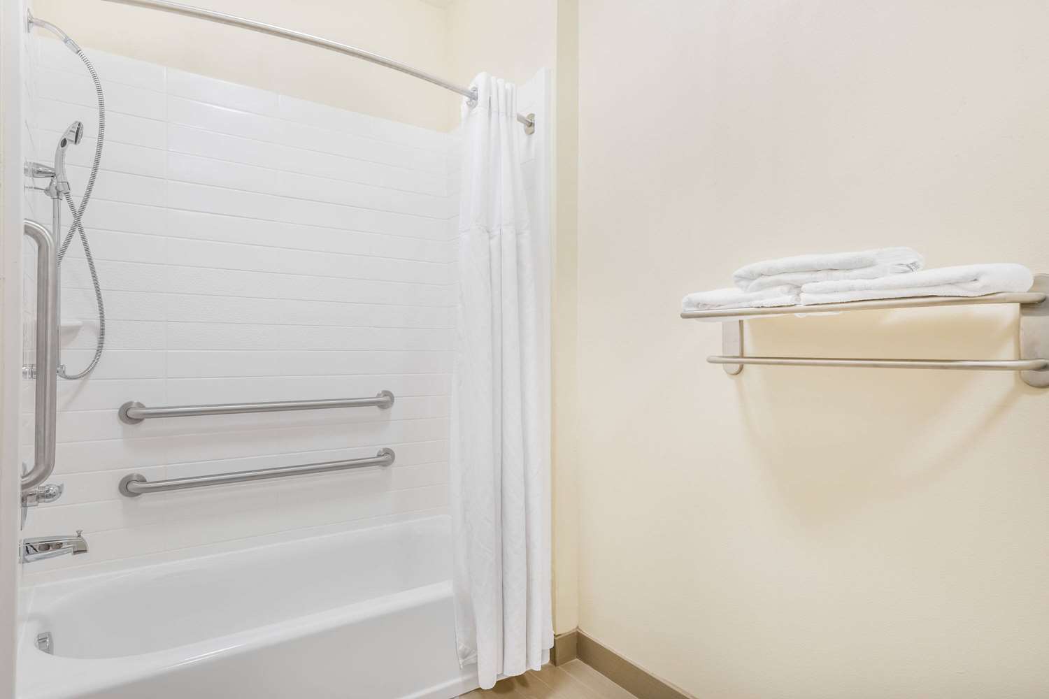 Days Inn & Suites by Wyndham Katy 22/22