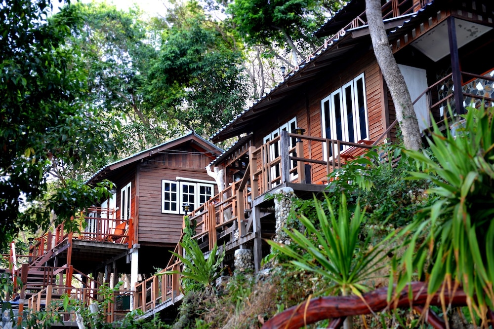 Sangthian Beach Resort 1/60