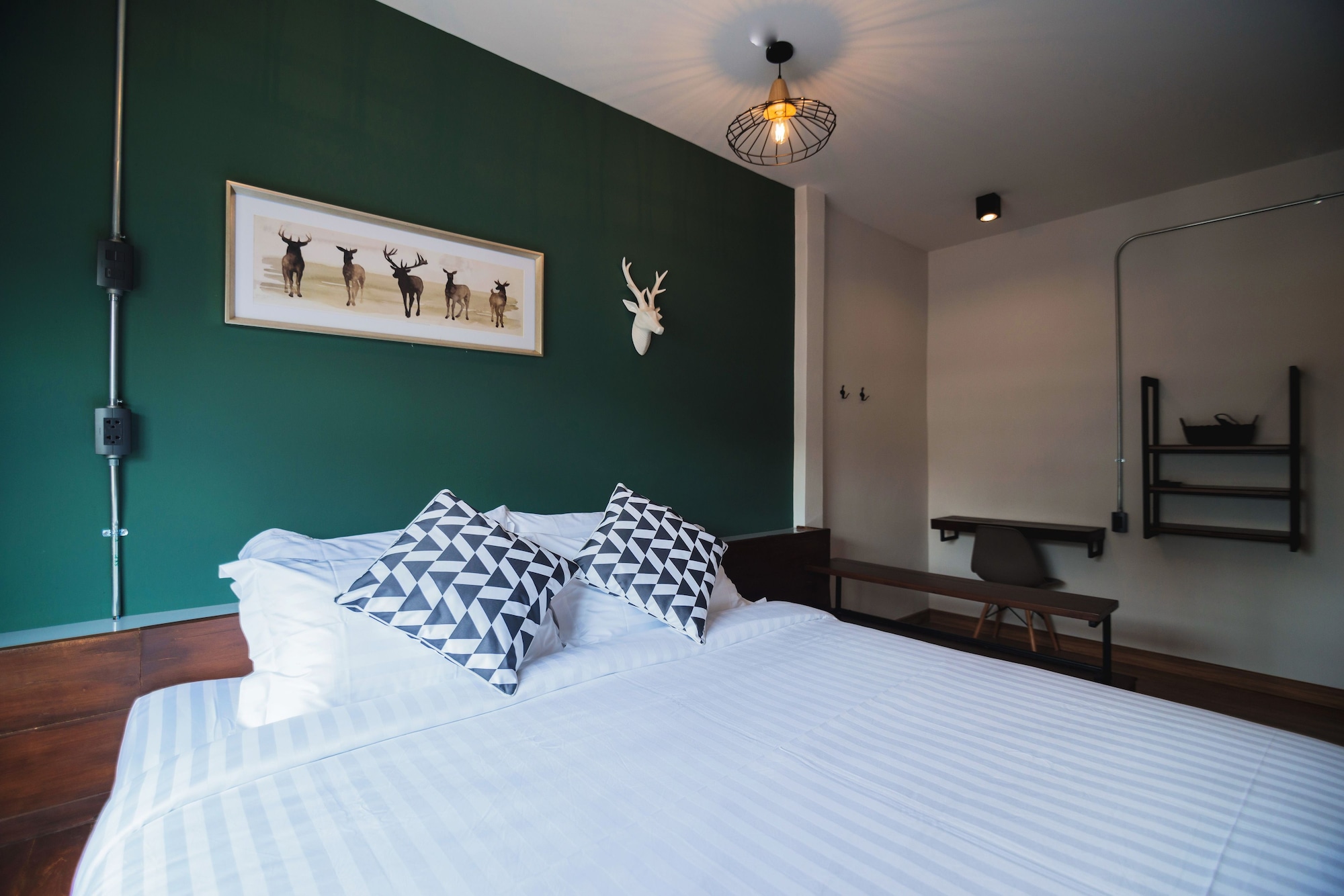 SUPERIOR, QUEEN BED, PRIVATE BATHROOM