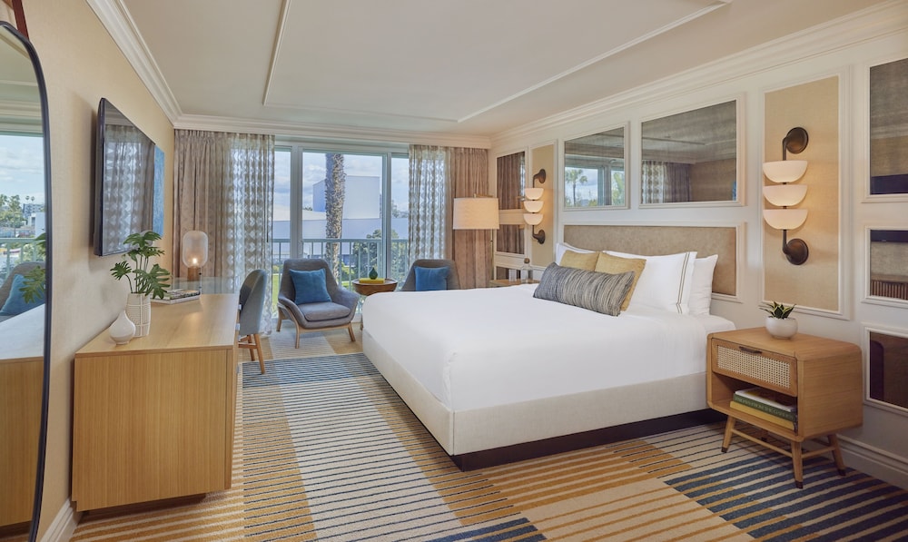 Viceroy, King Bed, City View, Accessible