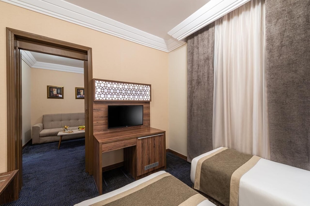 الذهبي جولدن توليب(Golden Tulip Al Zahabi) 38/50