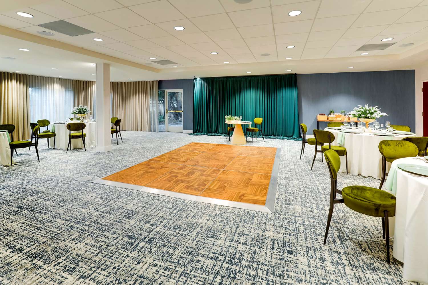 Sonesta Select San Francisco Airport Oyster Point Waterfront 14/67