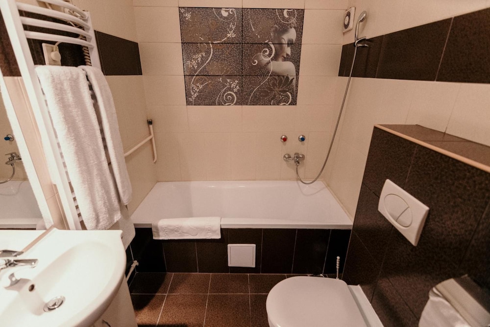 Tisza Hotel 47/50