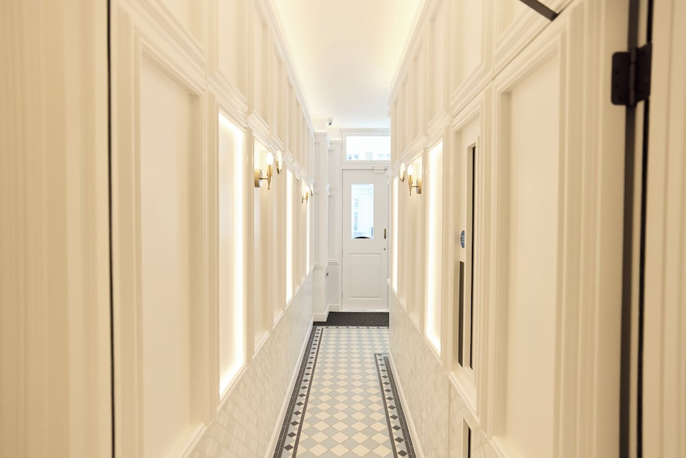 COURT APARTMENTS 6/49