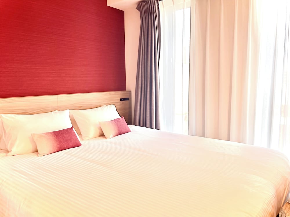 STANDARD, QUEEN BED