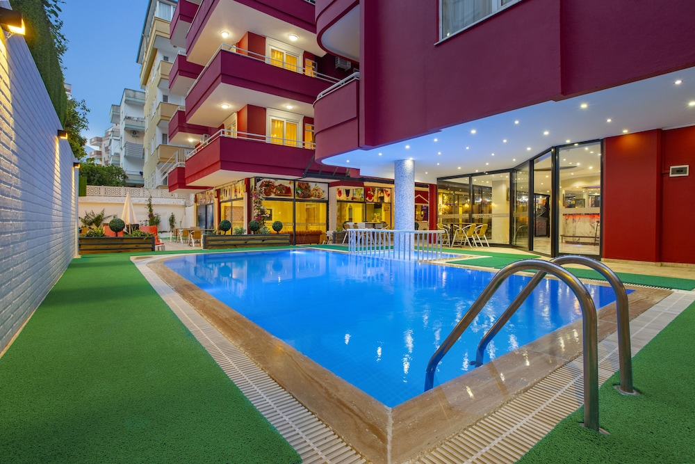 Twin Apart Hotel 32/59