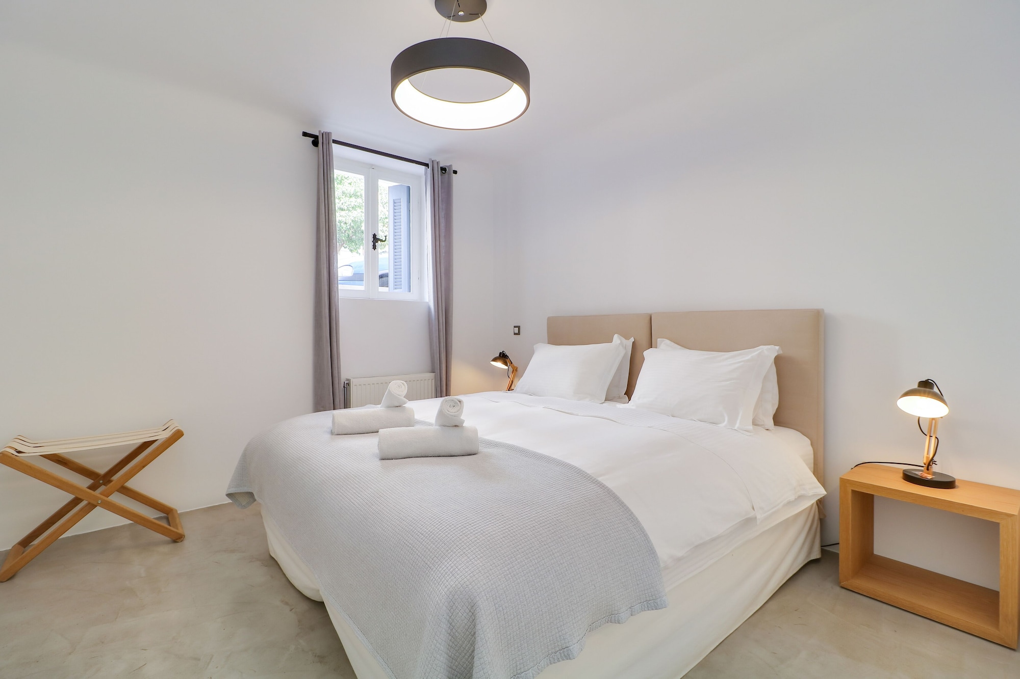 SEMI BASEMENT, 1 BEDROOM, APARTMENT, KING BED