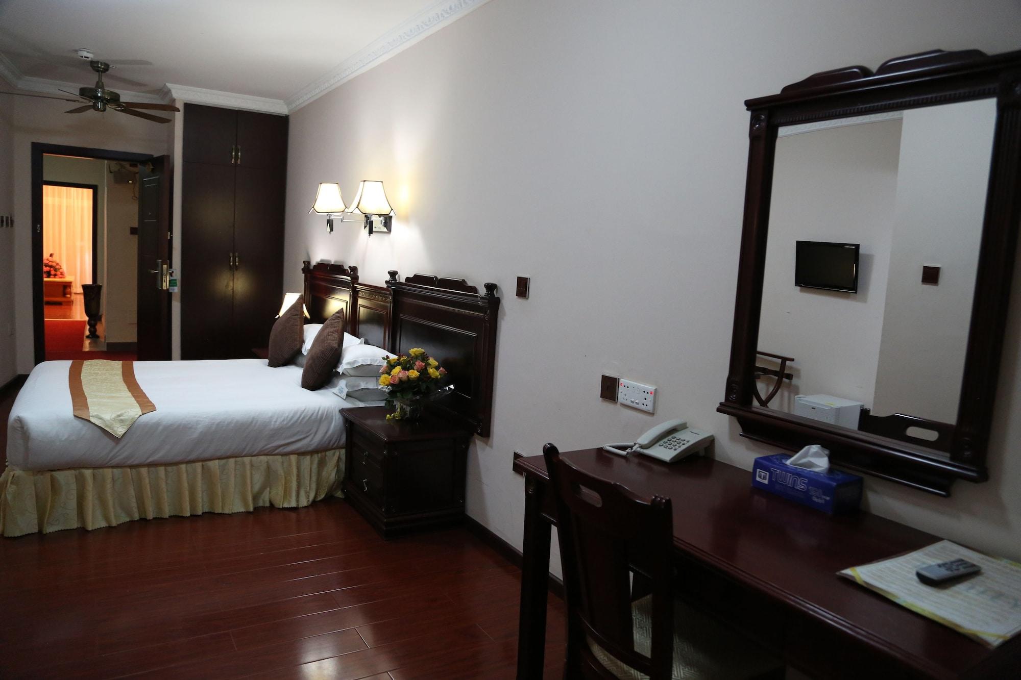 Trinity Hotel 12/43