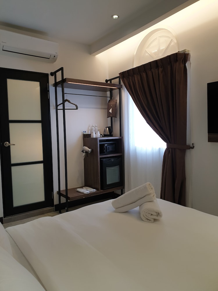 Styles Hotel 27/48